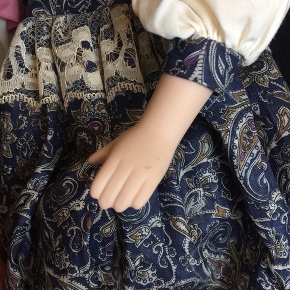 VINTAGE Porcelain Doll - Picture 15 of 16